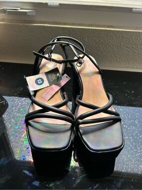 Wilde Fable size 13 black platform strappy heels minor sole lifting check photos